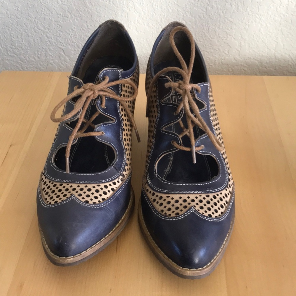 Very lightly used SpringStep L’Artiste heels size 40 (US 9-9.5)